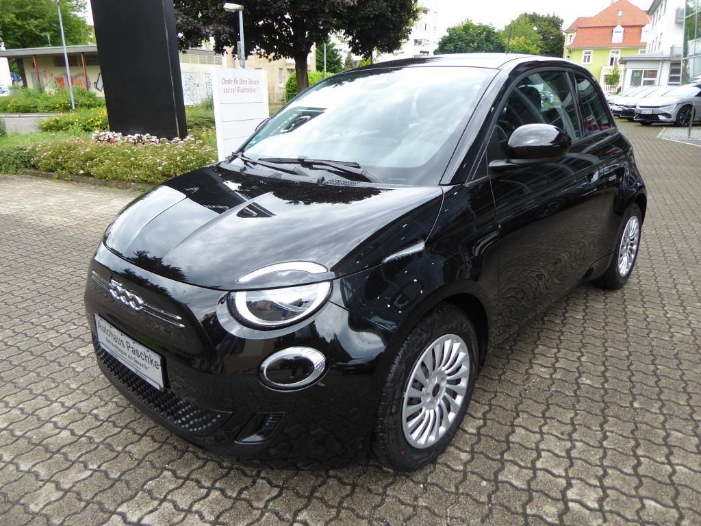 FIAT 500e Action