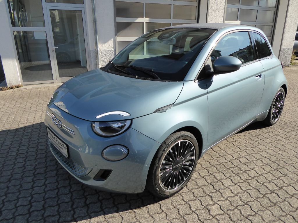 FIAT 500e C Icon, Park Paket, Winter Paket, 17 Zoll